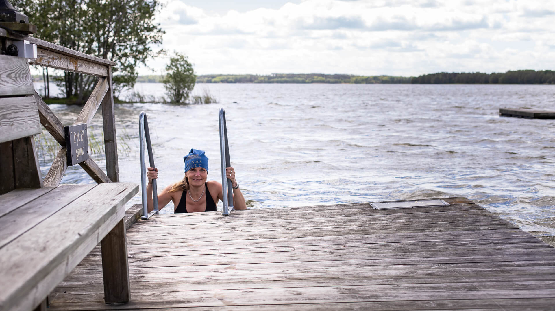 Bad i sjön Skedviken