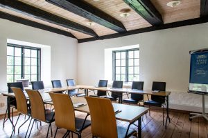 Mjölnaren - grupprum i Stenkvarn ställt med bord och stolar